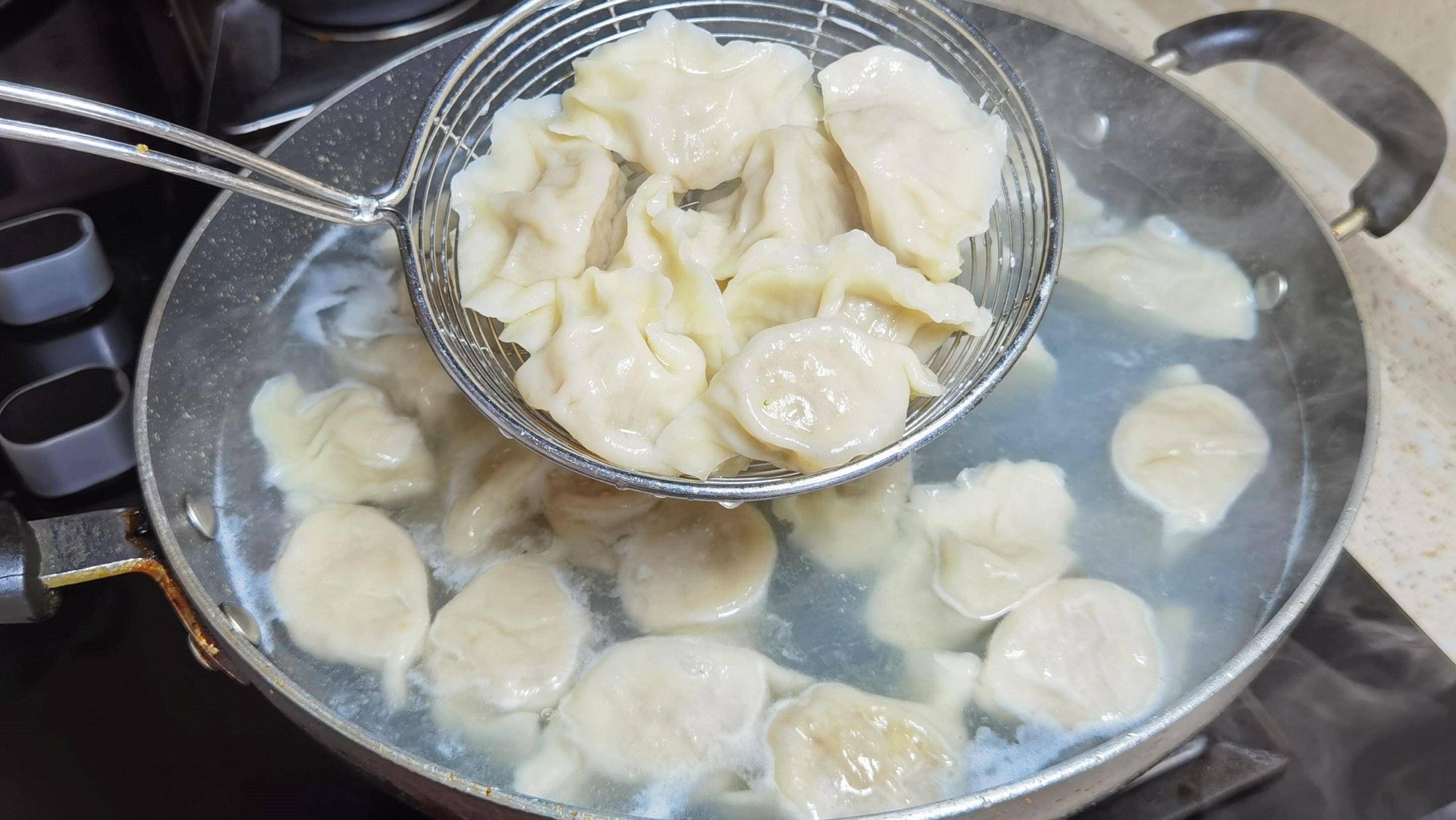 防止煮饺子破皮浑汤