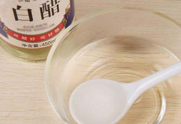 白醋巧除水壶水垢