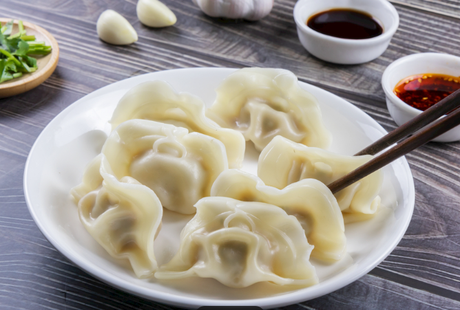 煮饺子不破皮技巧