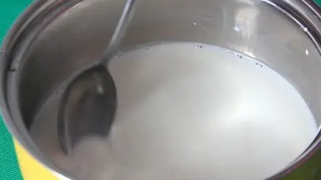 煮牛奶不糊底防溢锅技巧